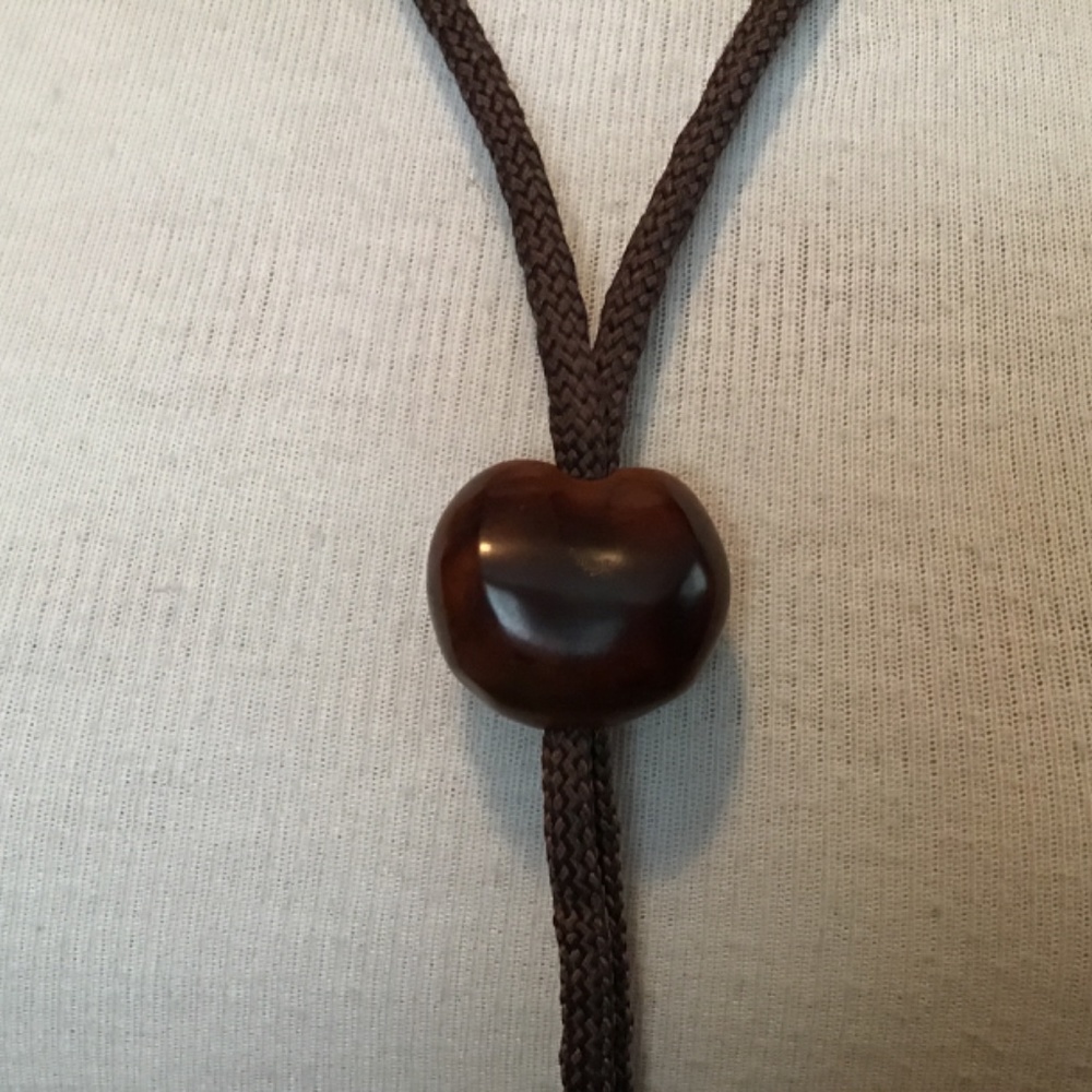 Vintage Hawaiian Kukui nut Brown Cord Bolo Tie with  gold tone metal accents - Picture 5 of 5